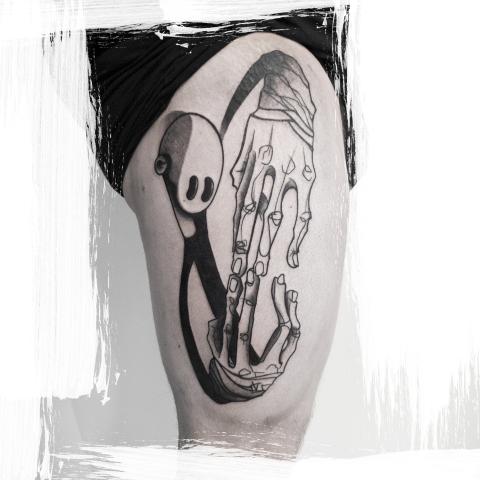 <p>Perfect placement for this flash, chosen by Tijl as his first tattoo, thank you!</p>
